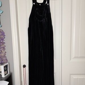 Elegant Long Black Velvet Overalls